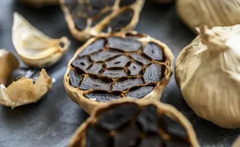 تصویر 3 از سیر سیاه دارویی حفظ طعم و خواص طبیعی سیر